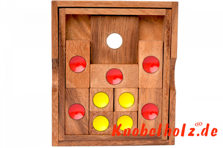 Khun Pan large, Escape Schiebespiel, in einer Holzbox tolles Schiebespiel für einen Spieler in Maßen 14,7 x 12,2 x 2,8 cm , khun pan samanea wooden game