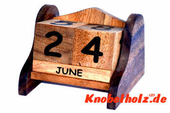 Holzkalender mit Holzwürfeln medium Kalender aus Holz mit den Maßen 11,7 x 10,3 x 9,8 cm samanea wooden brain teaser