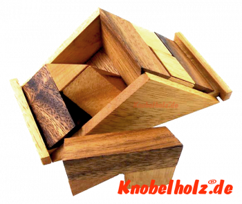 isoceles pyramiden puzzle aus holz, ein 3d knobelspiel mit den Maßen 7,0 x 13,2 x 7,0 cm knobelholz, samanea wooden game