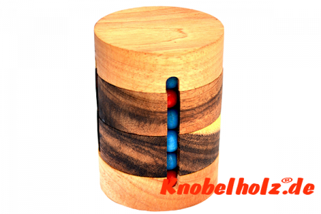Colour Match Revolve Puzzle Rubik Tube mit unterschiedlichen farbigen Holzkugeln in den Maßen  7,1 x 7,1 x 10,5 cm samanea wooden brainteaser 